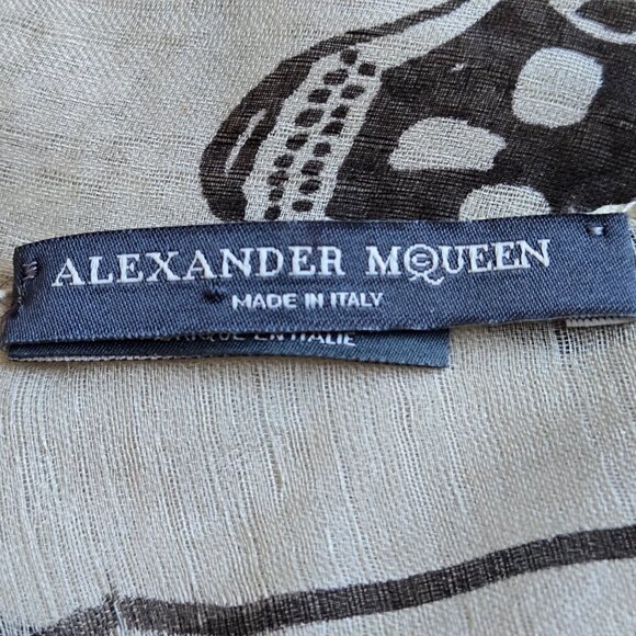 Alexander McQueen Skull Scarf 100% Silk White Black - Picture 6 of 9